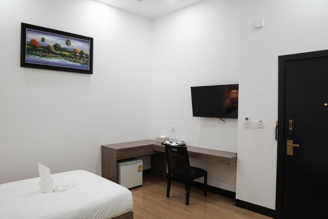 Apple Hotel Three - Near Pnh Airport Phnom Penh Exterior photo